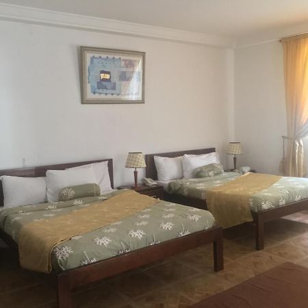 Embassy Suites Hotel Монровия Екстериор снимка