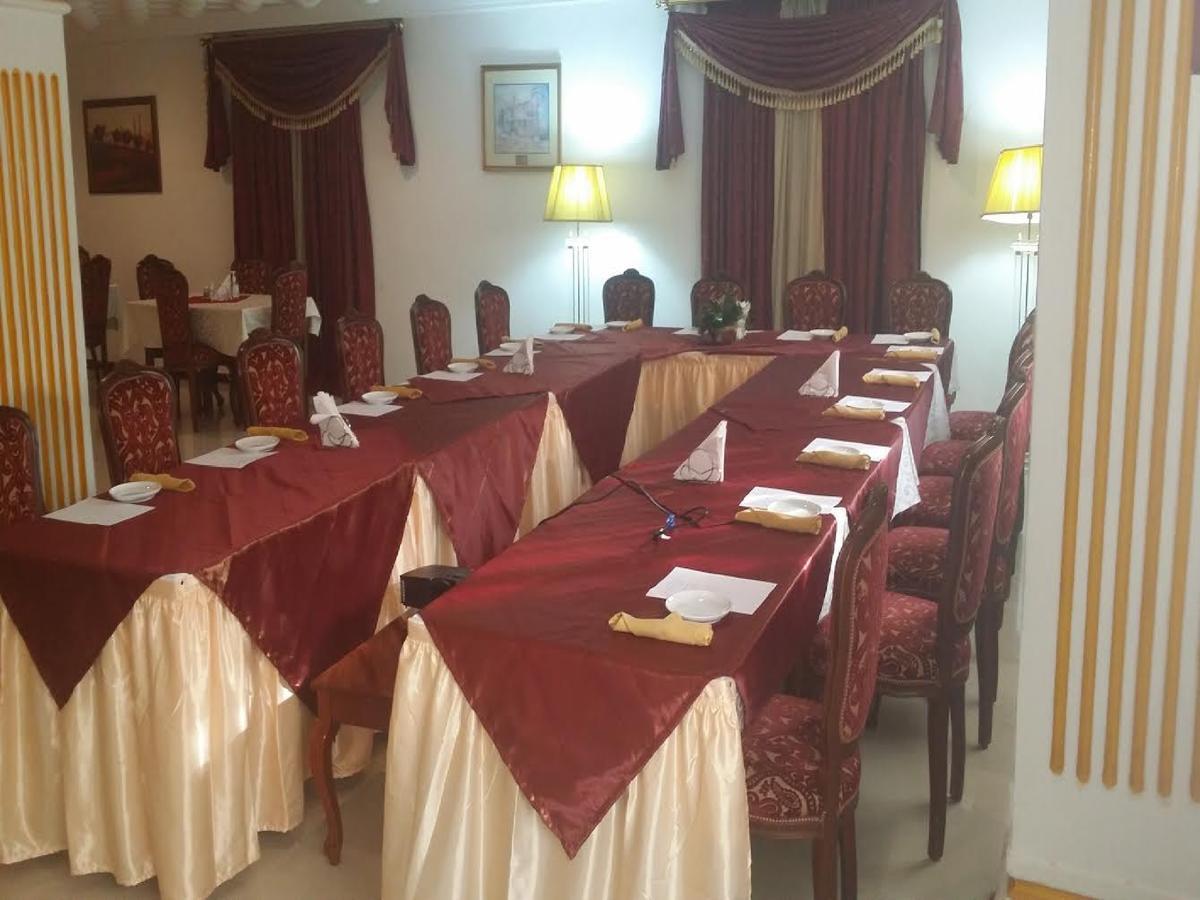 Embassy Suites Hotel Монровия Екстериор снимка