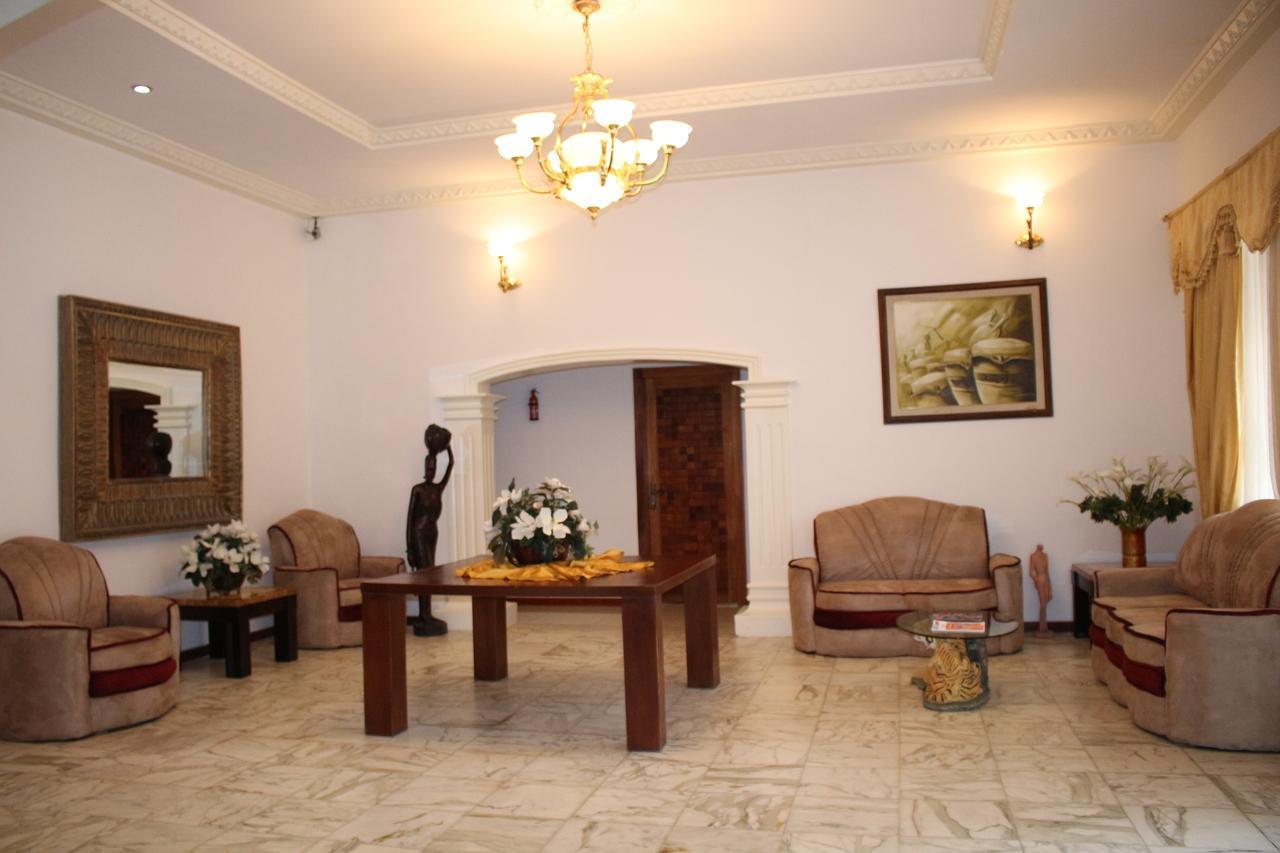 Embassy Suites Hotel Монровия Екстериор снимка