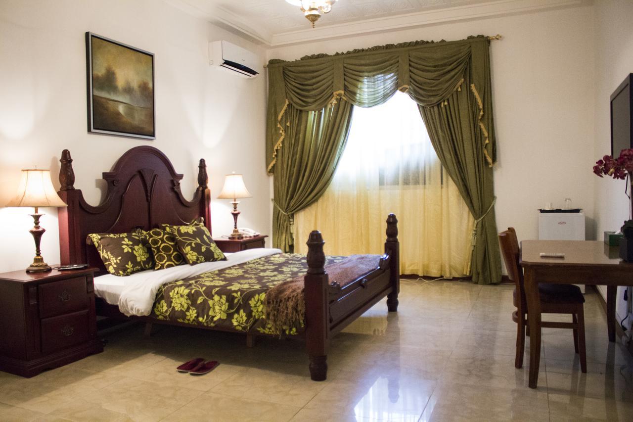 Embassy Suites Hotel Монровия Екстериор снимка