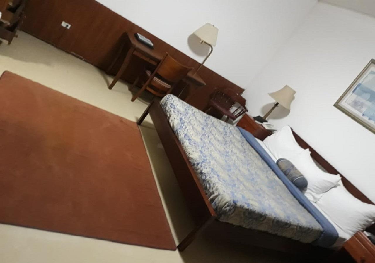Embassy Suites Hotel Монровия Екстериор снимка