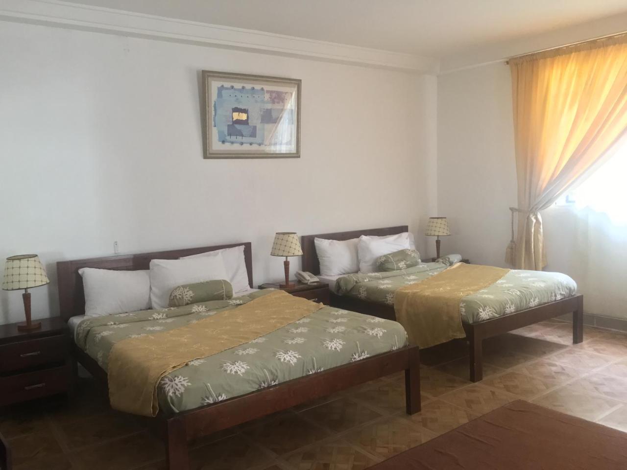 Embassy Suites Hotel Монровия Екстериор снимка