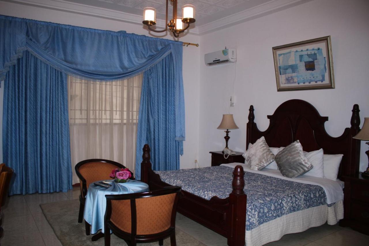 Embassy Suites Hotel Монровия Екстериор снимка